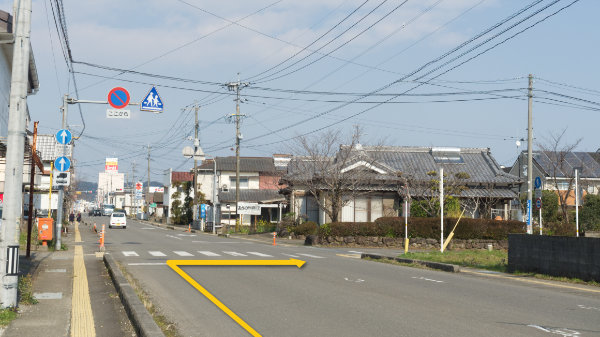 当事務所の看板の奥を左折ください。